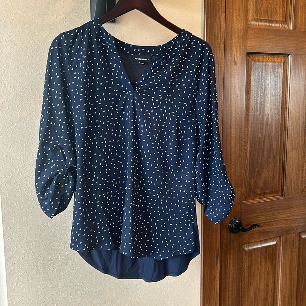 Adorable navy polka dot 3/4 sleeve top